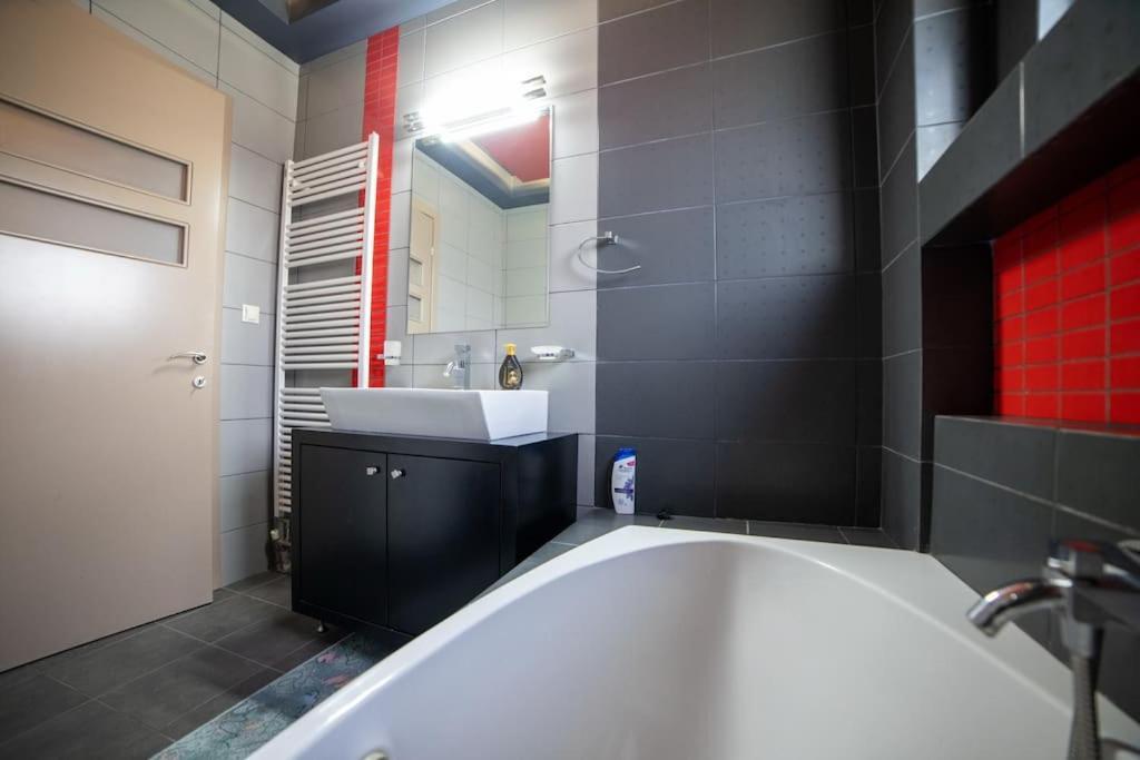 House Apartment *
