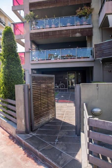 House * Tríkala